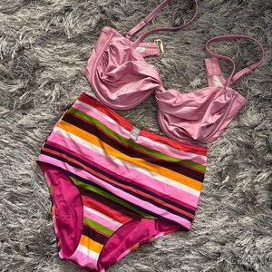 brand new bathing suit 34DD fits like VS size and m bottom